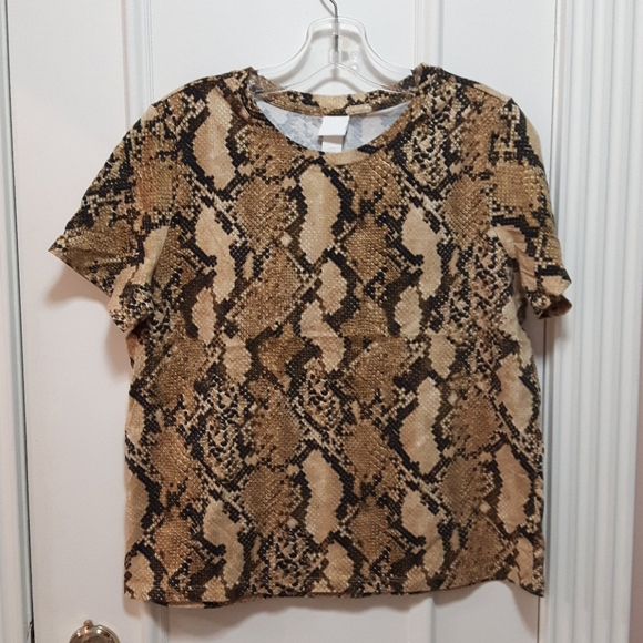 3 for 20! 🛍️ NWOT snakeskin t shirt